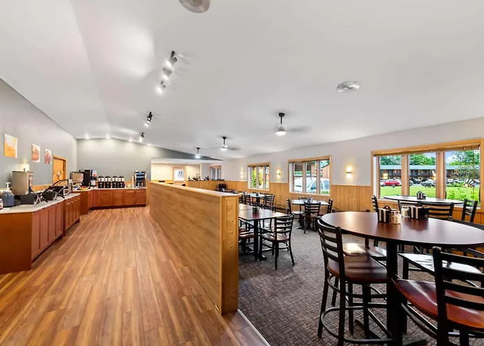 Econo Lodge Inn&Suites Munising Area