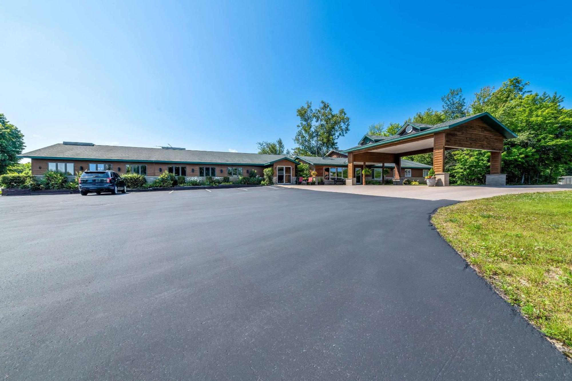 Econo Inn&suites Munising Area Hotel 2*